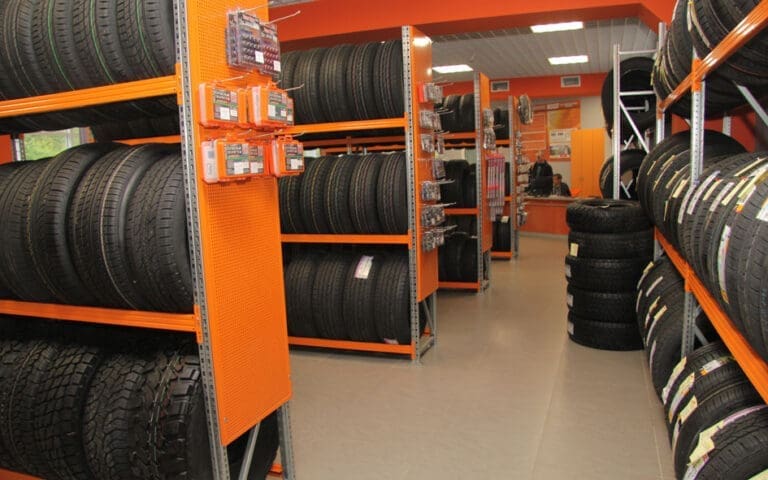 Торговый зал магазина на Ивлиева 22А