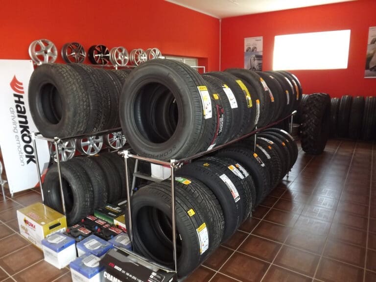 Магазин шин и дисков: г. Павлово с. Б.Давыдово, ул. Дорожная, д. 66 4 Торговый зал магазина по адресу: г. Павлово с. Б.Давыдово, ул. Дорожная, д. 66