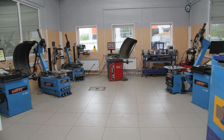 Оборудование автосервиса магазина на Ивлиева 22А