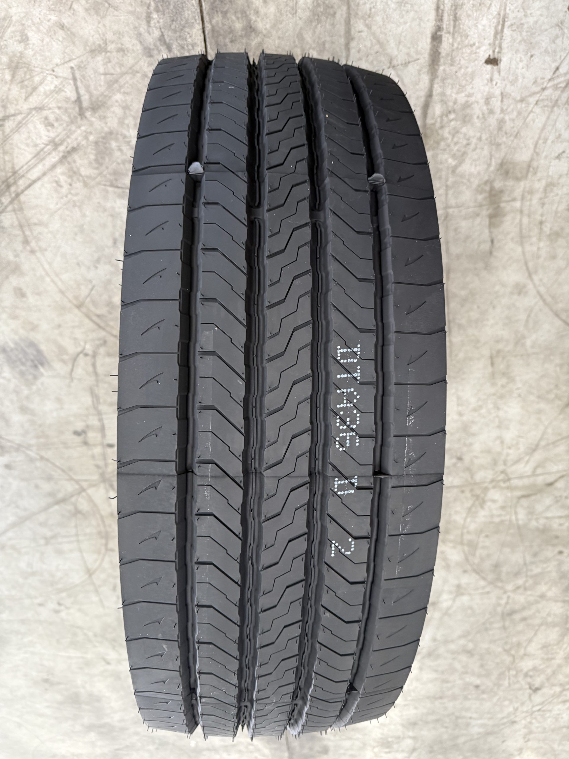 315/80R22.5 LANVIGATOR SL102 TL 20PR 157/154 L (рулевая) (Вьетнам) 1 315/80R22.5 LANVIGATOR SL102 TL 20PR 157/154 L (рулевая) (Вьетнам)