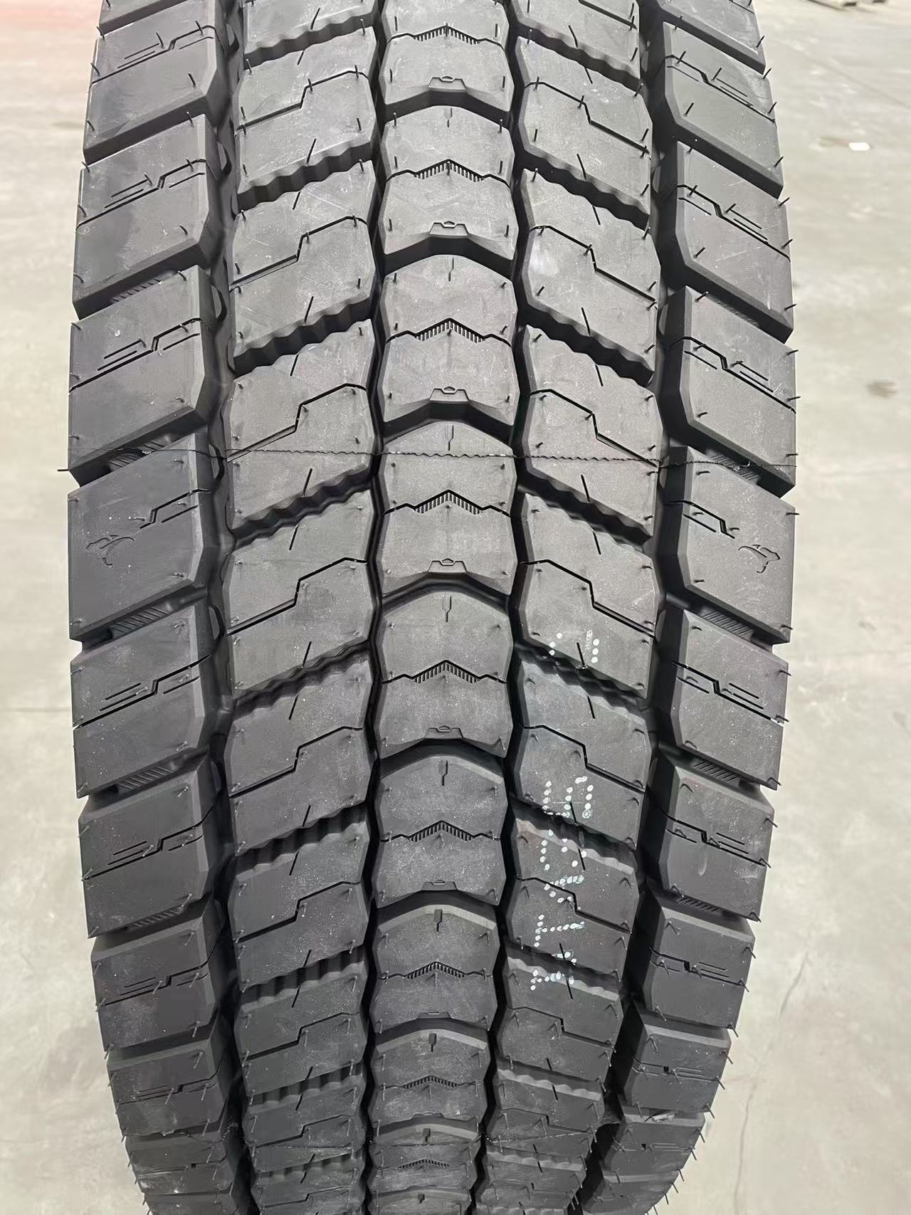 315/70R22.5 LANVIGATOR DL011 TL 20PR 156/150 L (региональная) (ведущая) (Вьетнам) 1 315/70R22.5 LANVIGATOR DL011 TL 20PR 156/150 L (региональная) (ведущая) (Вьетнам)