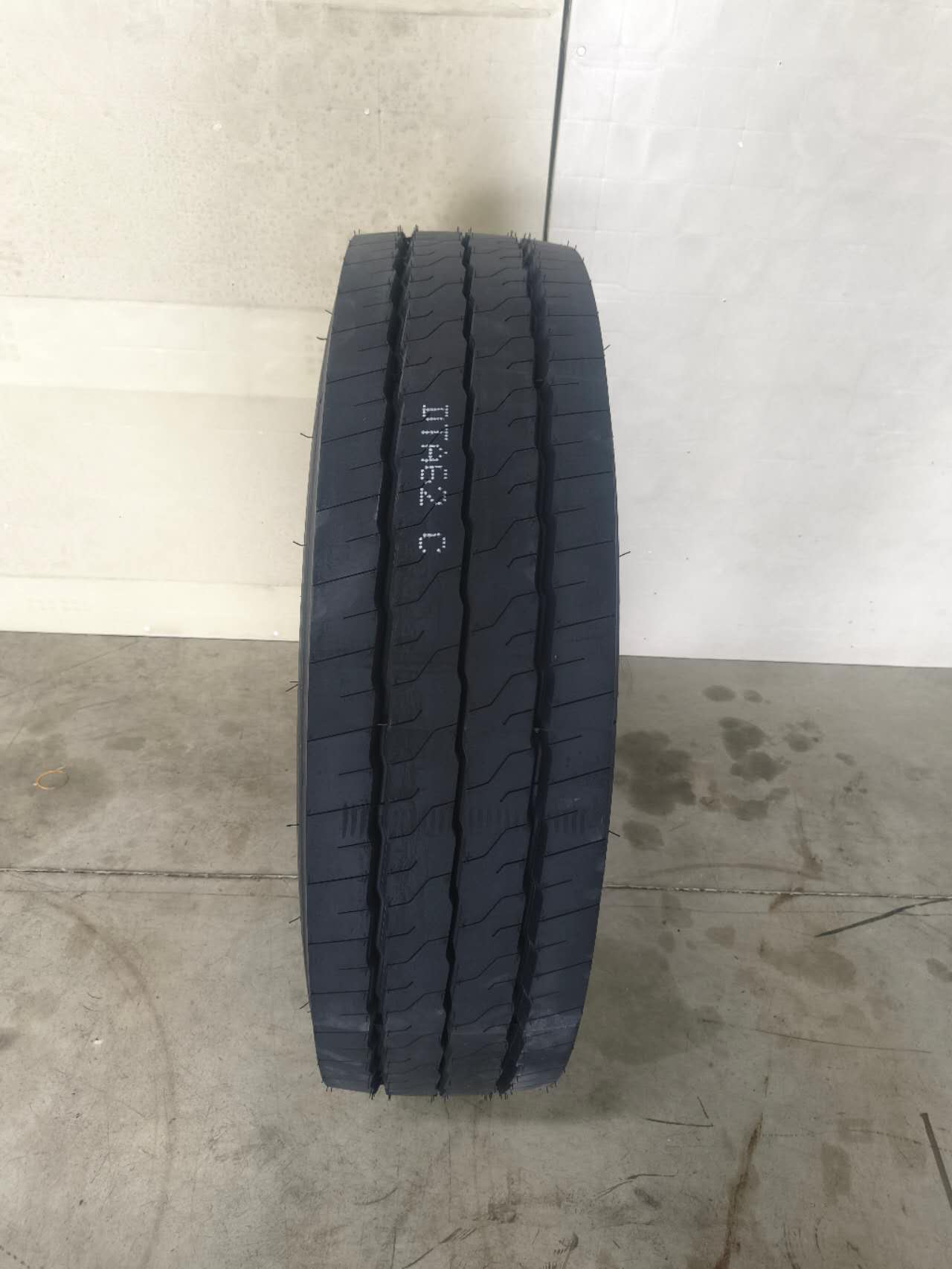 215/75R17.5 LANVIGATOR TL002 TL 18PR 135/133 L (прицеп) (Вьетнам) 2 215/75R17.5 LANVIGATOR TL002 TL 18PR 135/133 L (прицеп) (Вьетнам)